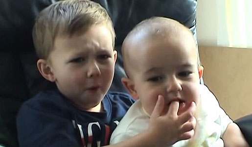 Charlie Bit My Finger - The original classic